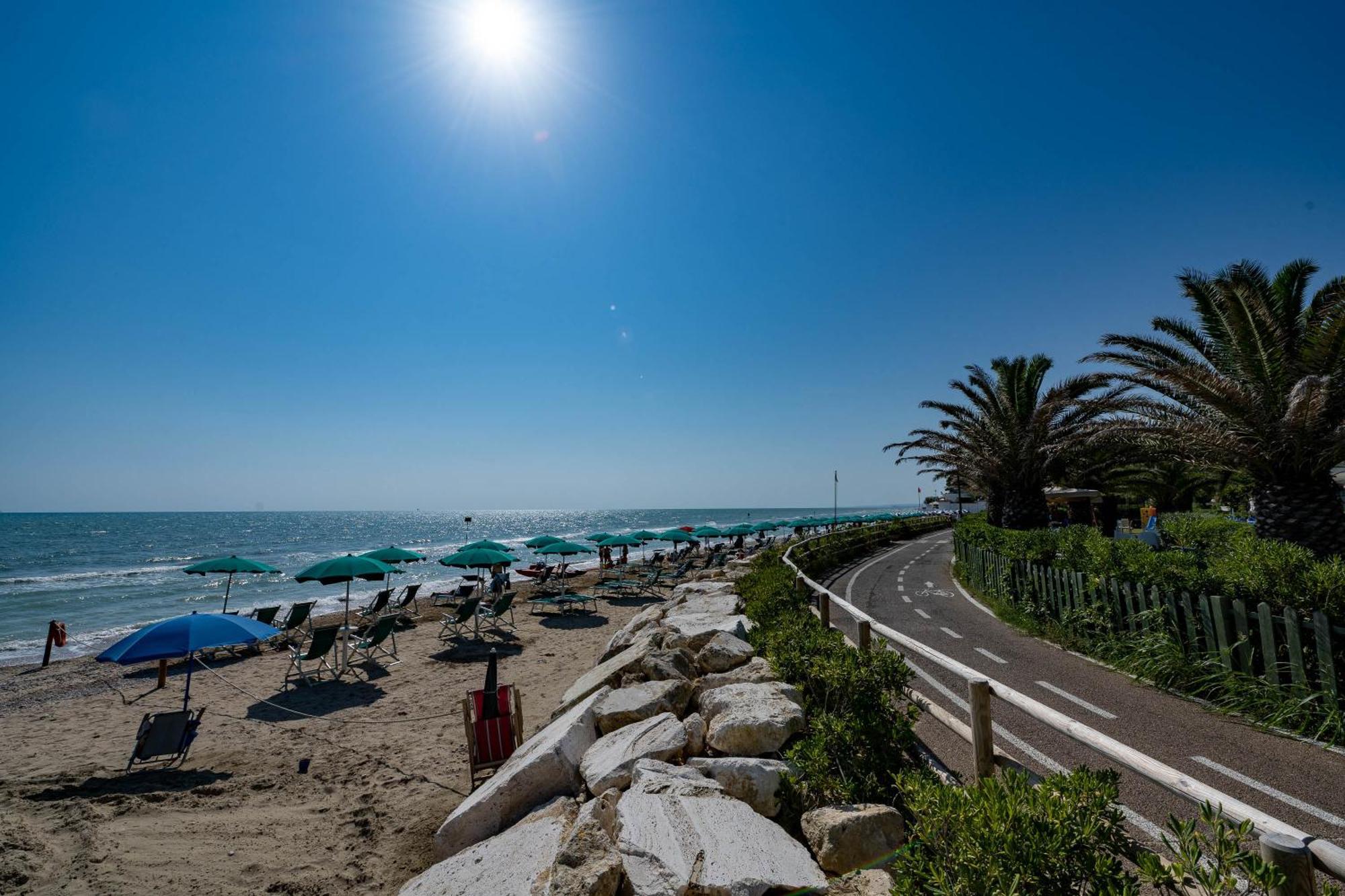 Appartamenti Voce Del Mare Pineto Luaran gambar