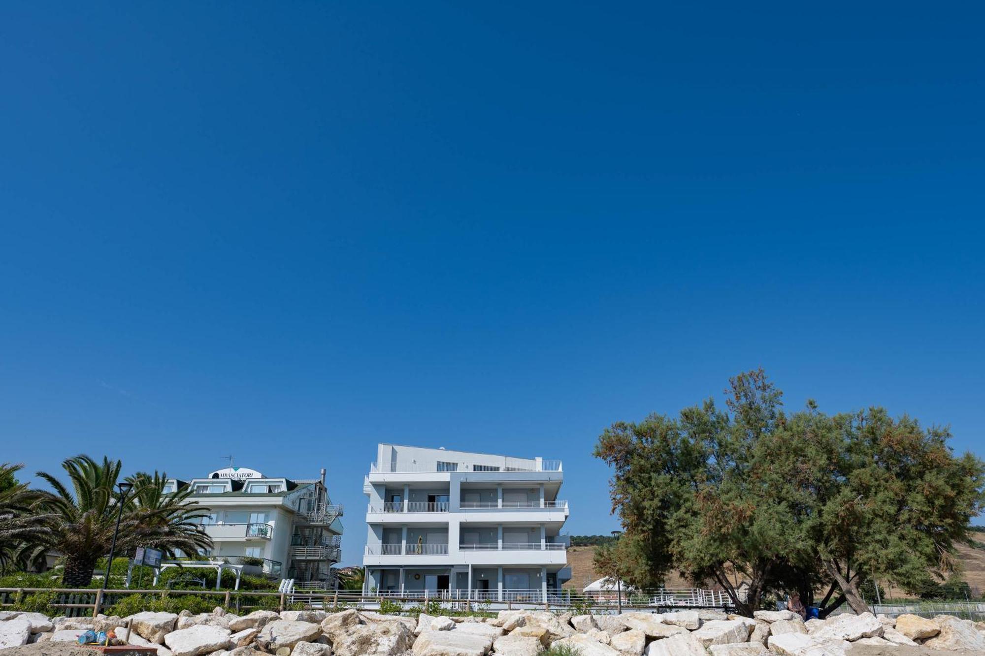 Appartamenti Voce Del Mare Pineto Luaran gambar