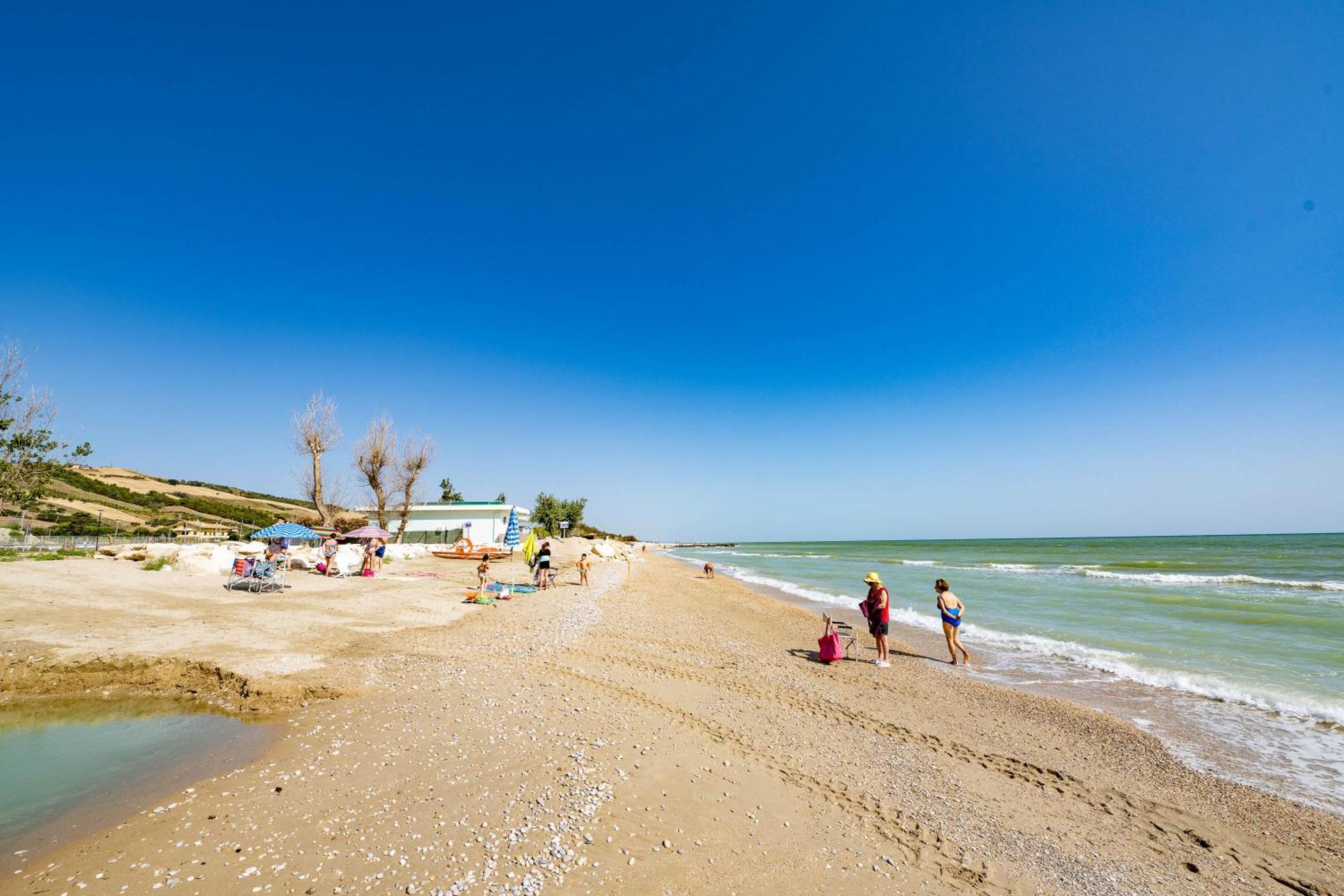Appartamenti Voce Del Mare Pineto Luaran gambar