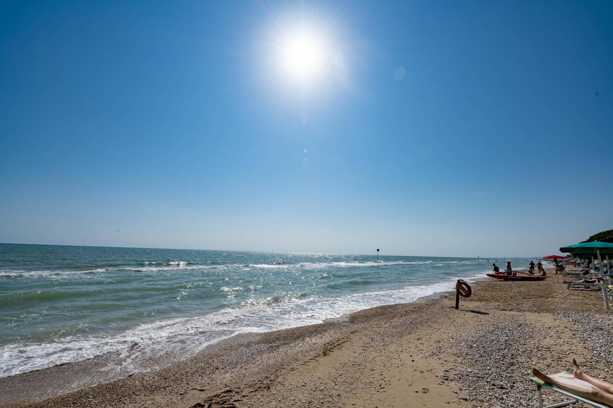 Appartamenti Voce Del Mare Pineto Luaran gambar