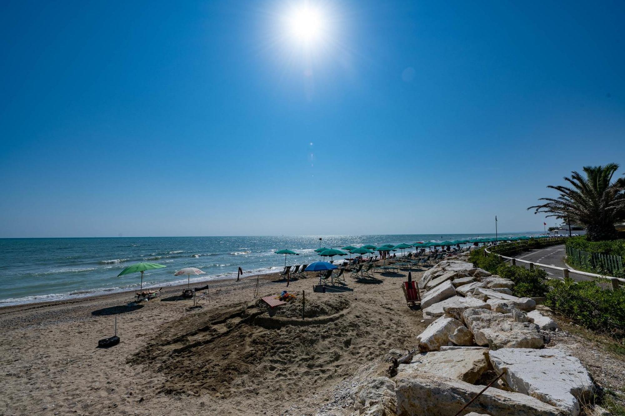 Appartamenti Voce Del Mare Pineto Luaran gambar