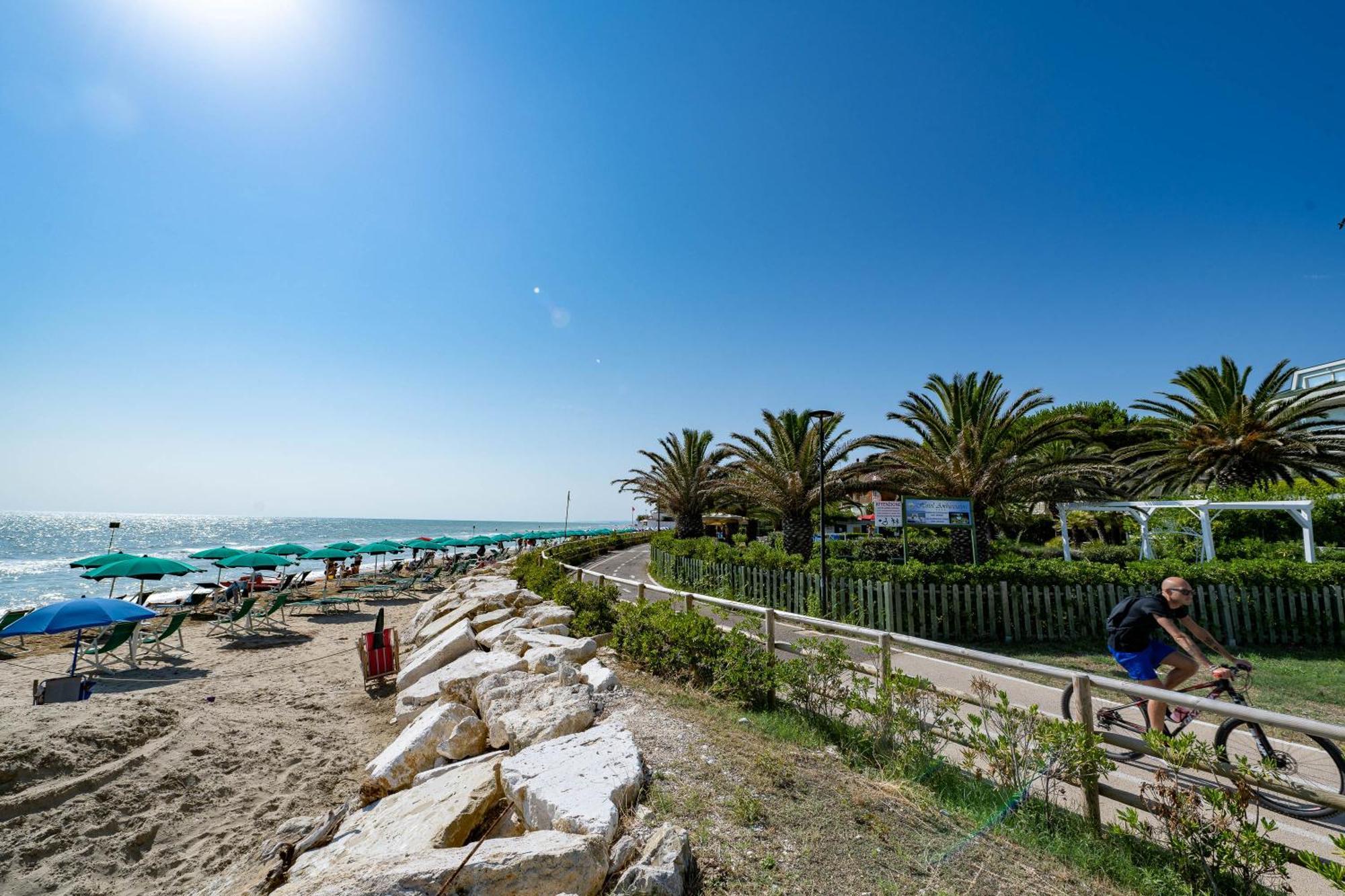 Appartamenti Voce Del Mare Pineto Luaran gambar