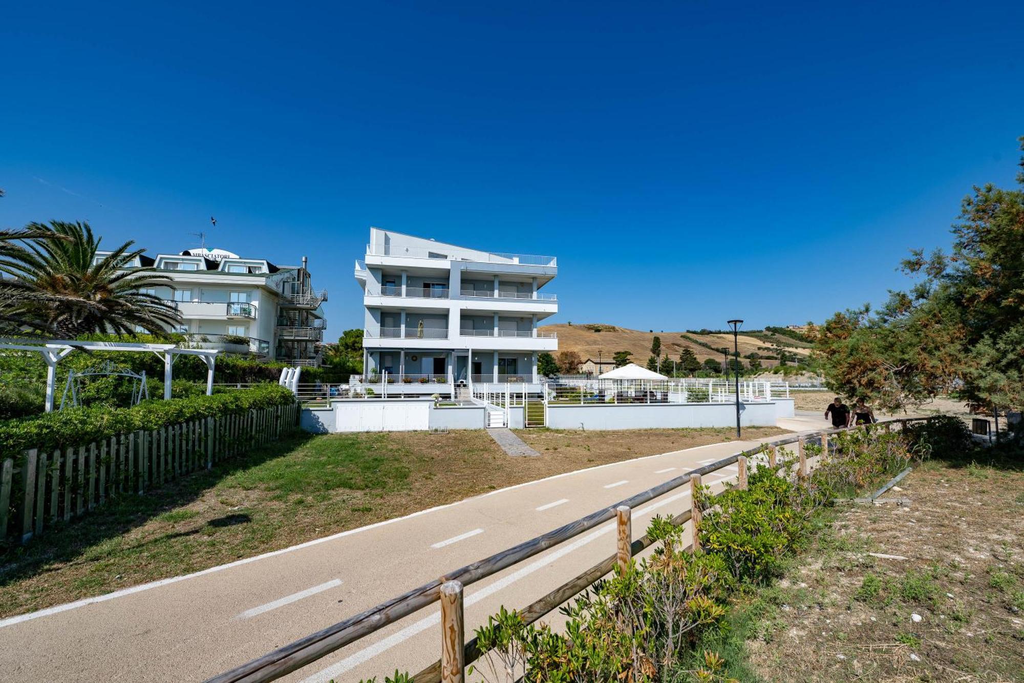 Appartamenti Voce Del Mare Pineto Luaran gambar